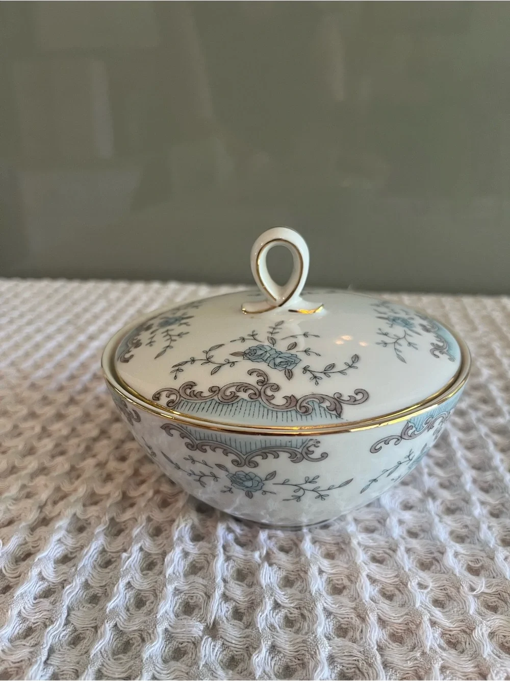 Vintage imperial China, Seville, covered sugar bowl, 5303W Dalton, Japan, 457
